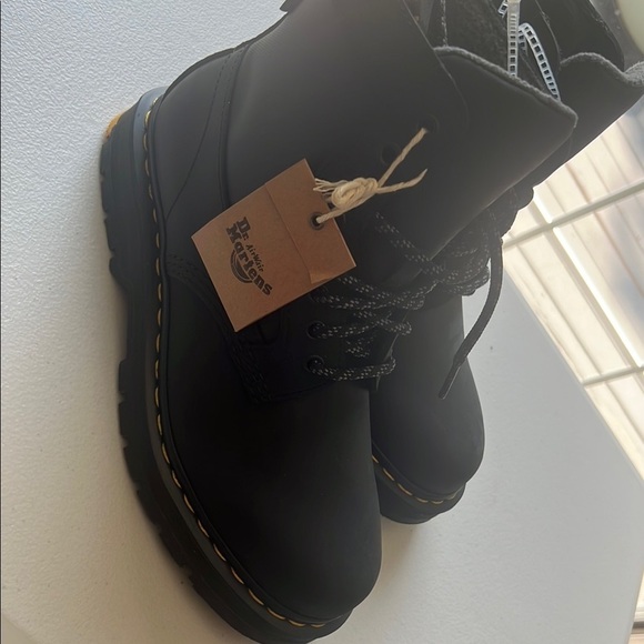 Dr. Martens Black Boots Women’s 7 Black Leather Trinity 1460 - Picture 3 of 8